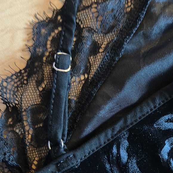 CIDER VELVET AND LACE CAMI NWT - Picture 5 of 8